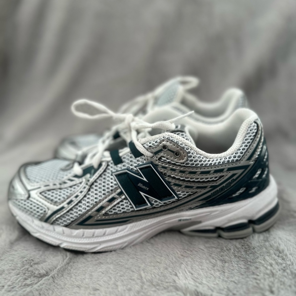 New Balance 1906